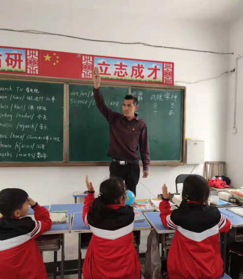 周口市太康县清集镇二郎庙小学校长