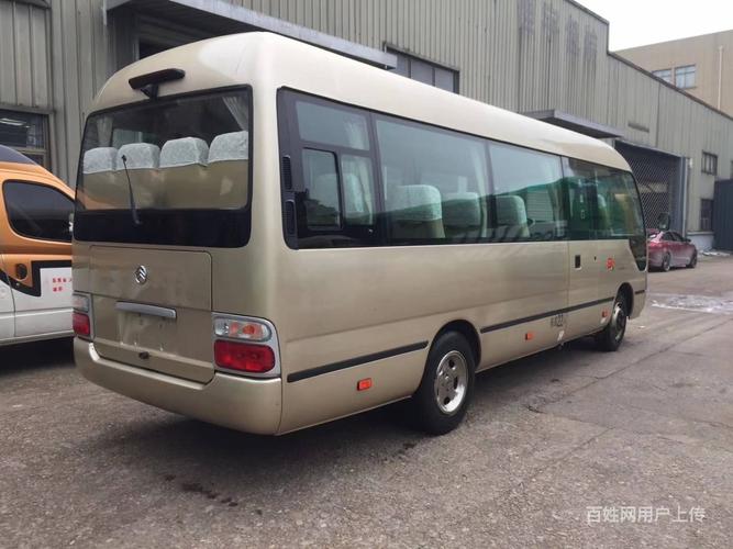 22座国4金旅中巴车配进口发动机