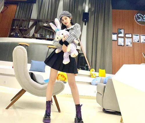 鞠婧祎全身照身材比例超好