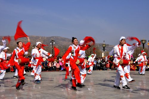 甘肃平凉市崆峒区闹春社火风俗表演之一:迎春腰鼓