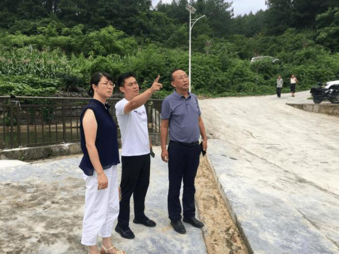 遵义市红十字会赴道真县大磏镇察看灾情并送去9万余元