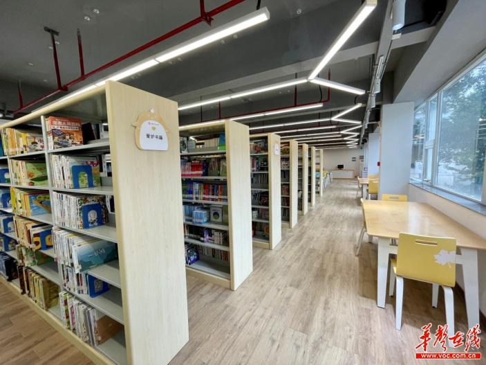 市民看外文书又有新去处湖南省少儿图书馆外文图书阅览室开放