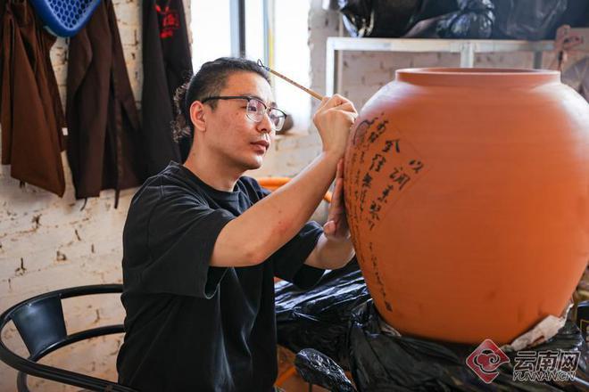 匠心传承新生力量为建水紫陶赋能蓄力