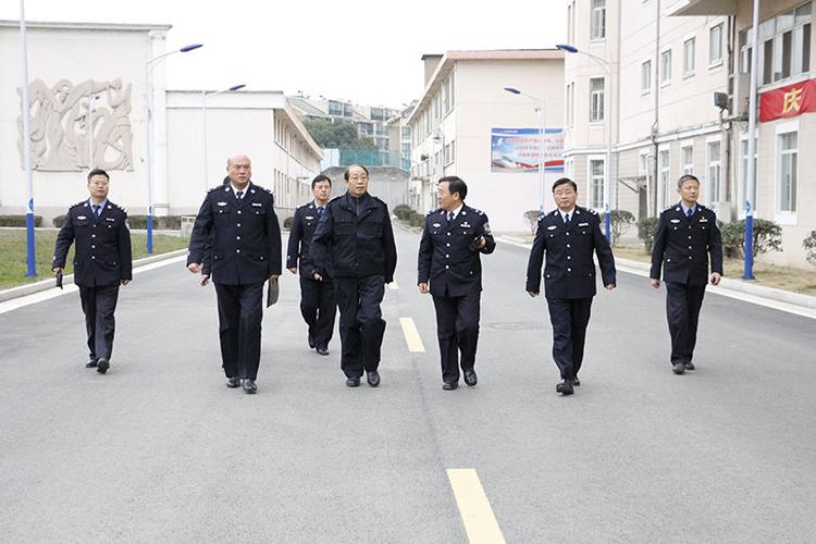 柳玉祥厅长深入镇江监狱检查指导元旦安保工作(图)