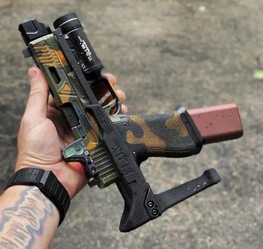 轻武器系列之glock18简介(附glock爆改多图 "杀神"一张)