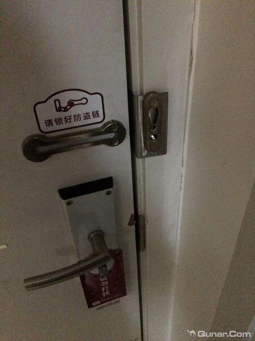 防盗链装的乱七八糟,感觉随手就能扯掉