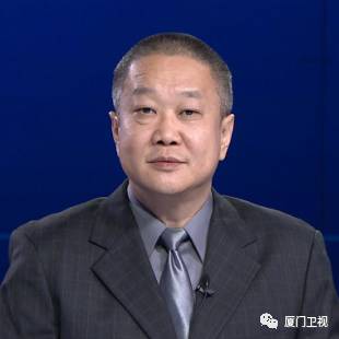 张斌  