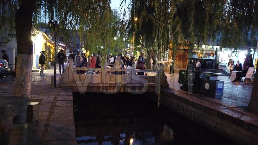 老济南曲水亭街夜景