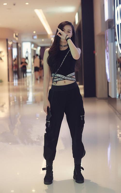 街拍:偶遇霸气侧漏小姐姐,肤白腿长颜值高!