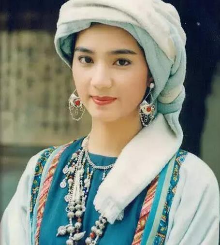 张丹峰的老婆洪欣年轻时照片