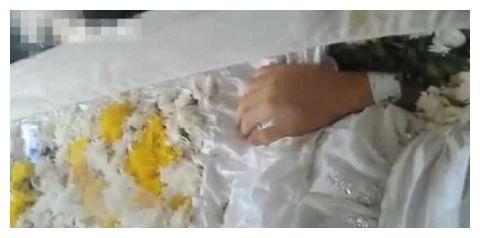 女儿证实已死亡12小时父母无意抚摸尸体女儿迹象让父母笑了