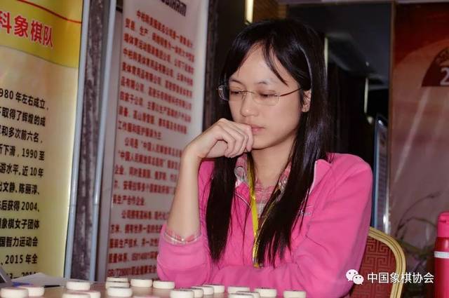 一枝花梁妍婷水灵的眼睛
