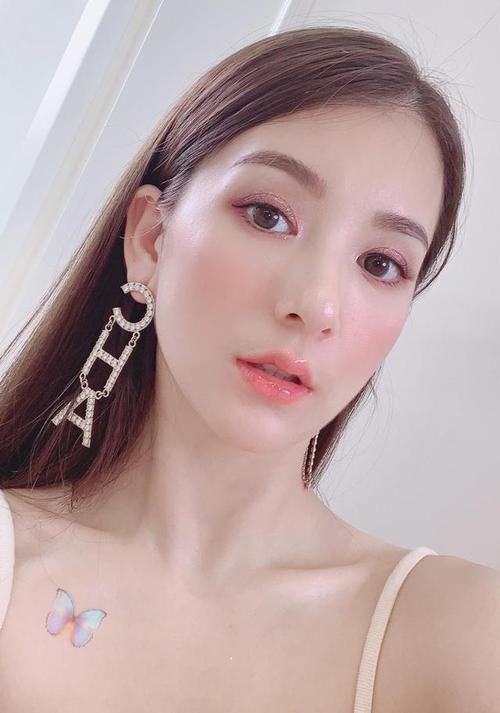 方媛郭富城已离婚独过七夕暗示单身豪气穿搭让她看着依旧高贵