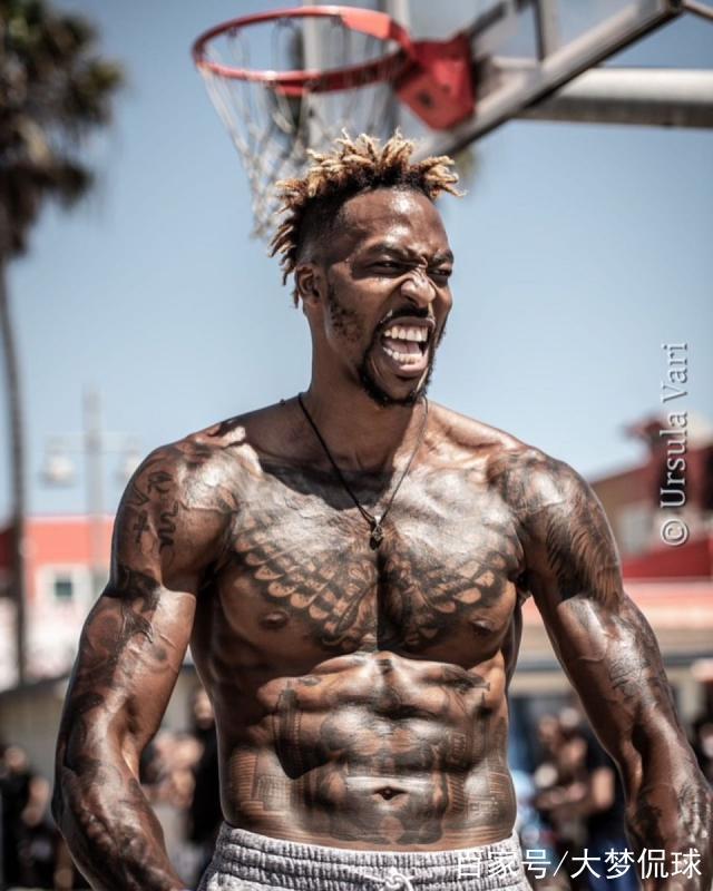 魔兽强势归来!霍华德化身魔鬼肌肉男,完美起跳上演下巴平框