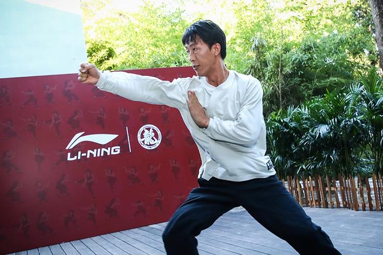 李宁x 成龙联名刚刚上架!