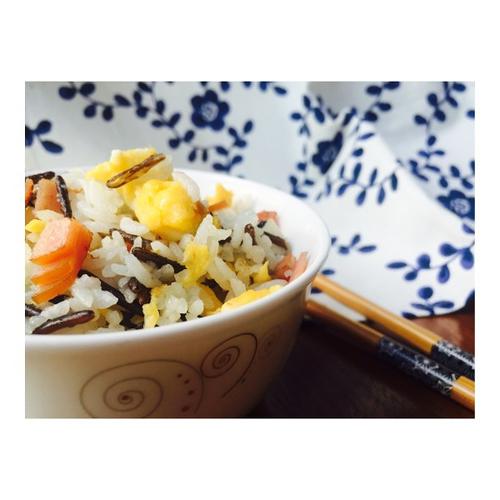 水瓶非生物做的野米火腿炒饭