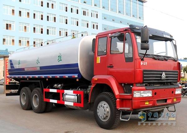 128辆金王子运水车进入新疆建设兵团