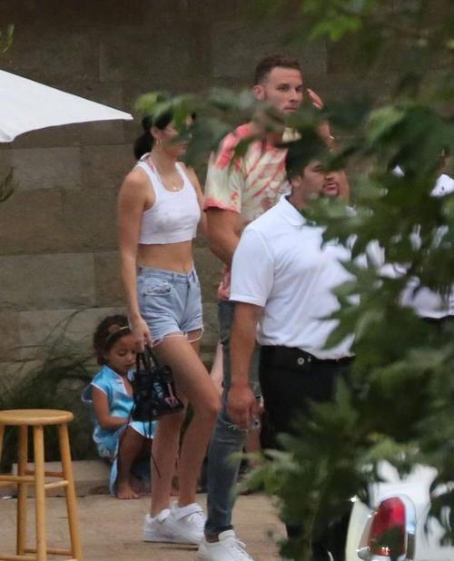 格里芬一周三约詹娜 不去维密大秀又如何