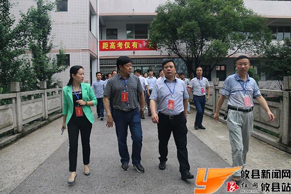 谭润洪视察攸县一中考点