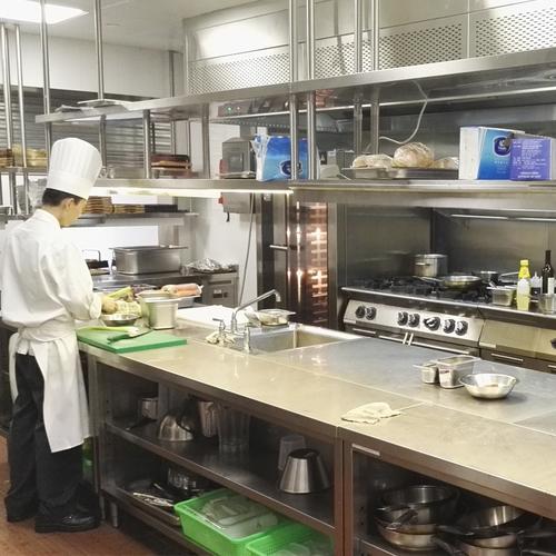 广州州立酒店厨房设备不锈钢烟罩抽排风管风机安装