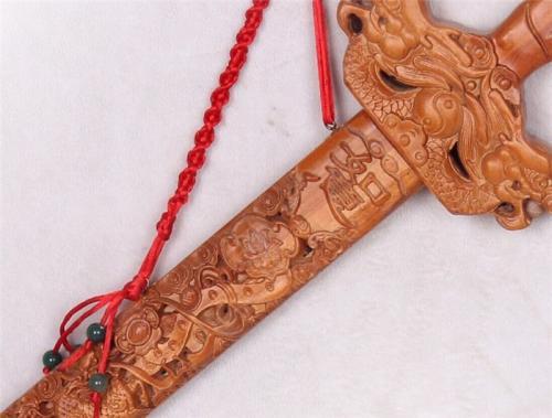 家里挂个桃木剑在什么位置好