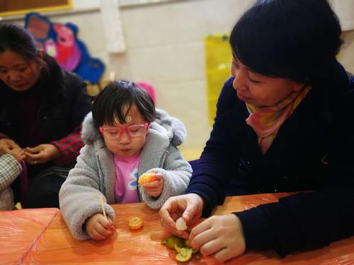 热闹闹包饺子,欢喜喜庆新年