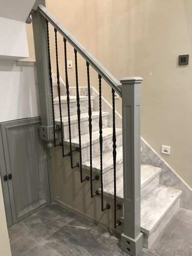 外挂式铁艺楼梯扶手·楼梯窄的都这样做……_实木_楼梯设计灵感库