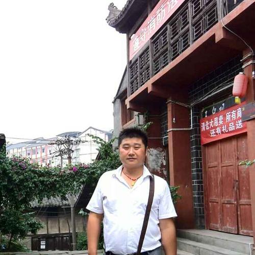 李君