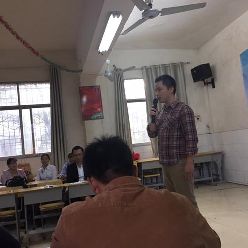 幸福就在我们的眼睛里!--昌东一中教师演讲比赛拉开帷幕