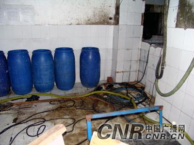 海南一食品加工厂发生8名职工中毒窒息死亡事故(组图)