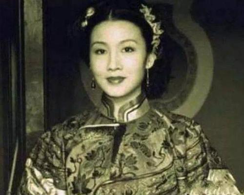 罕见老照片,袁世凯的姨太太左宗棠不怒自威,慈禧卧室