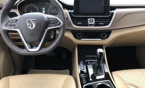 宝骏73018l7座豪华型白色自动档