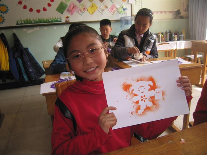 携手共进(剪纸,漏印版画——2014年3月27日)