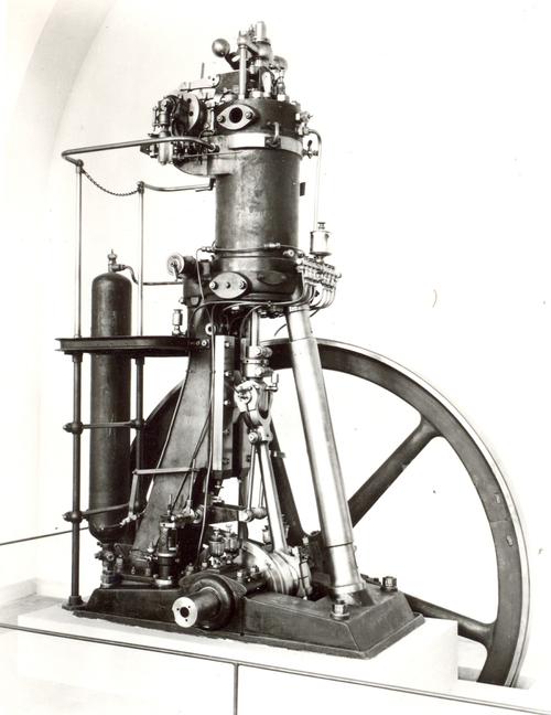 1897年,man发明的世界上第一台柴油发动机