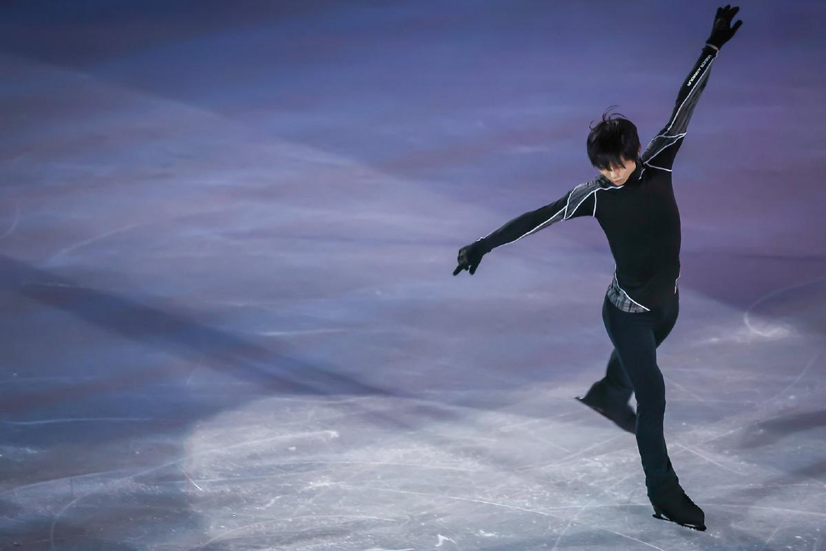 羽生结弦戴冰墩墩帽子,在首体进行上冰训练~#羽生结弦冰墩墩贴贴