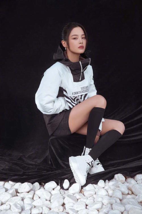 辛芷蕾滑雪装酷美运动风写真图片39