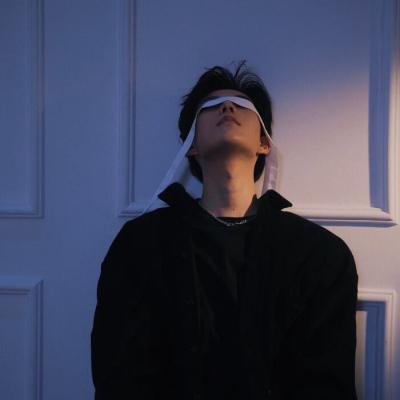 高冷帅气男生头像冷酷是帅的一种风度