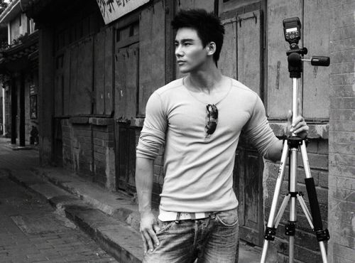 丁汇宇帅气阳光肌肉型男的图片