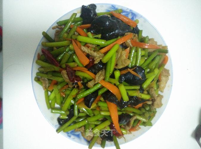 蒜苔木耳炒肉