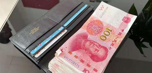 宿迁一环卫阿姨捡到钱包,里面有一万块现金