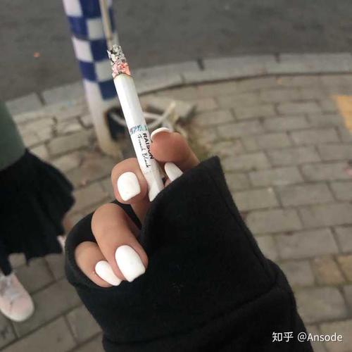 抽烟的女生是什么样的女生