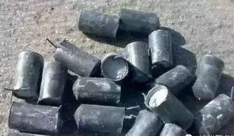 危险指数:★☆☆☆☆娱乐性:★★★☆☆11小蜜蜂小妹妹最爱拿根香一点