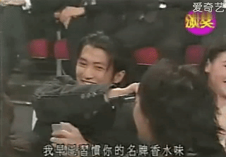 王菲的伤感眼神看出真的很爱谢霆锋,看了真的很心疼