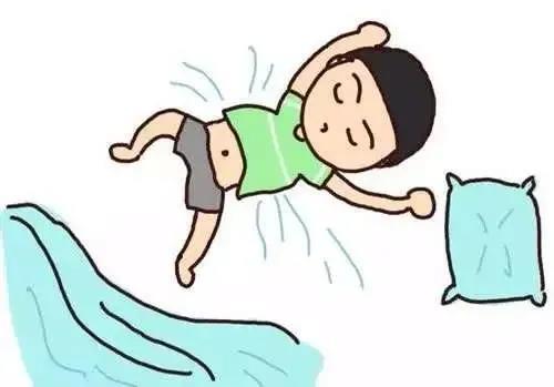 宝宝被子太厚:不少家长总担心宝宝睡觉着凉,殊不知,宝宝正处于成长