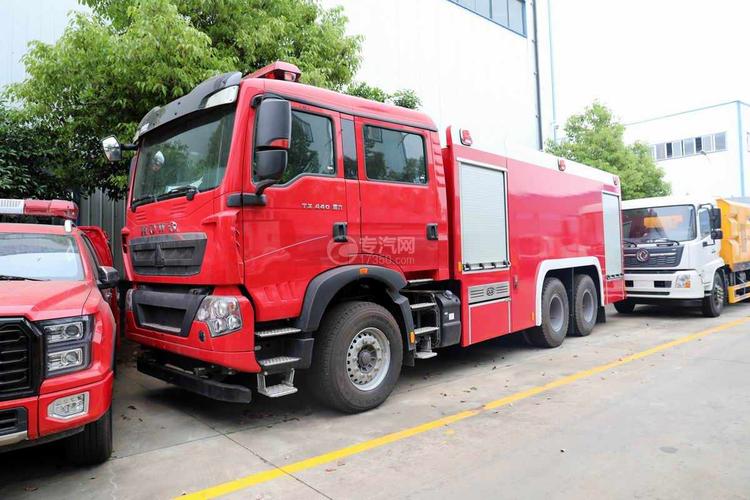 重汽豪沃tx后双桥国六泡沫消防车图片
