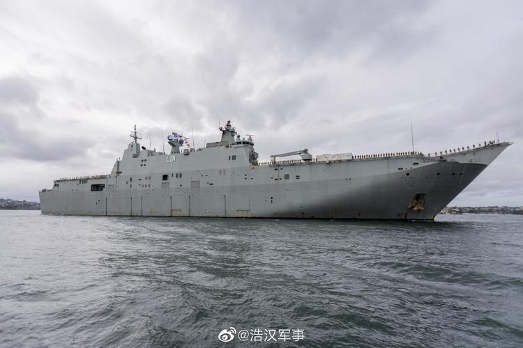 在汤加附近海域失去动力的澳洲海军阿德莱德号两栖攻击舰