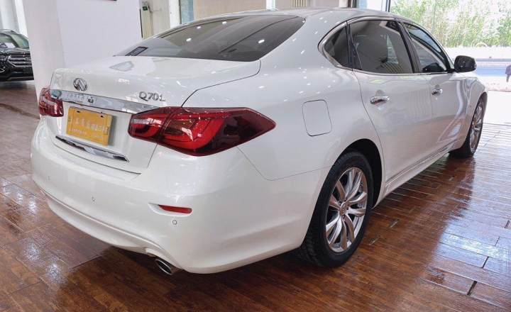 英菲尼迪 q70l 2017款 q70l 2.5l 豪华版