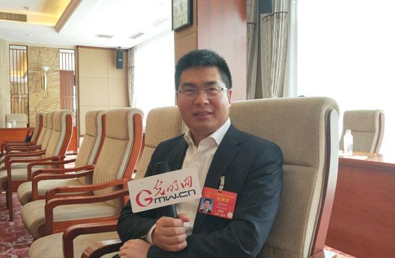 葛明华代表:扩大远程医疗范畴 让线上服务更精准