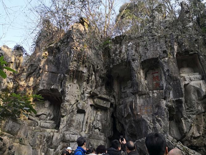 灵隐飞来峰景区内:一线天