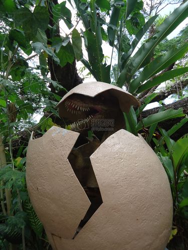 破壳而出的恐龙